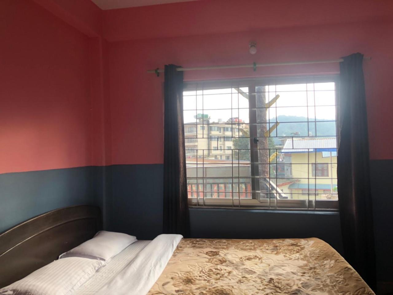 Krishna Inn ポカラ エクステリア 写真