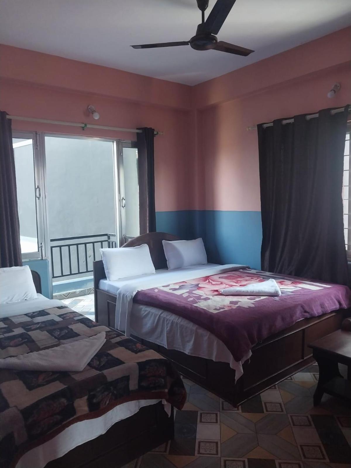 Krishna Inn ポカラ エクステリア 写真